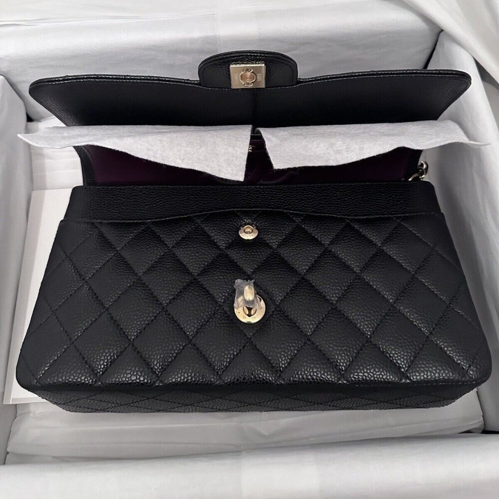 CHANEL Double Flap Classic Jumbo Caviar Gold hardware - Picture 5 of 16